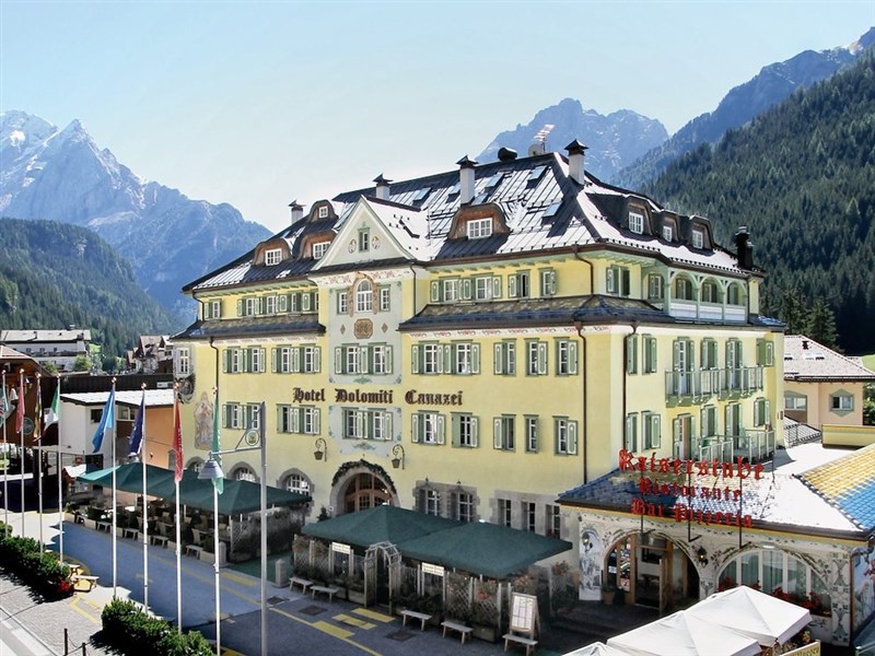 Schloss Hotel Dolomiti****